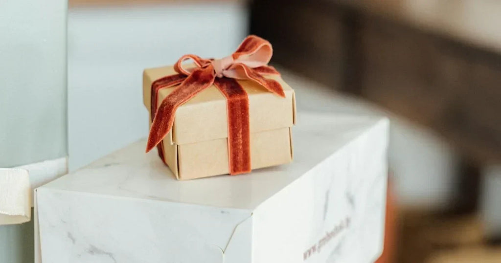 Corporate Gift Hampers Singapore: How to Build the Perfect Branded Set
