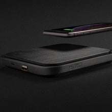 Load image into Gallery viewer, Swiss Peak Luxury 15W Wireless Charger
